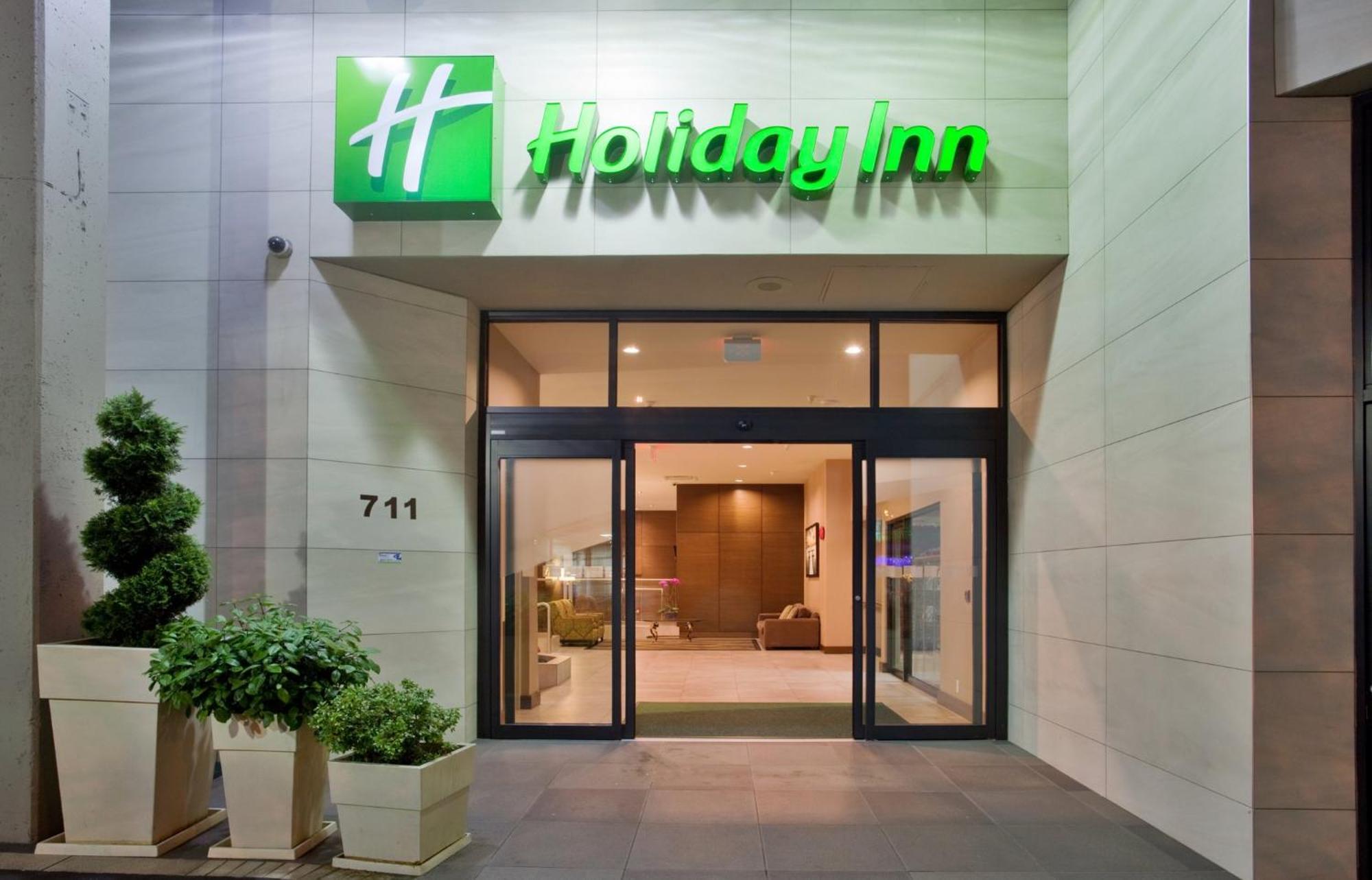 Holiday Inn Vancouver-Centre Broadway, An Ihg Hotel Exterior photo